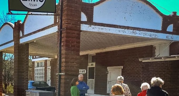 Volunteers Drive Palo Pinto County Historical Tour